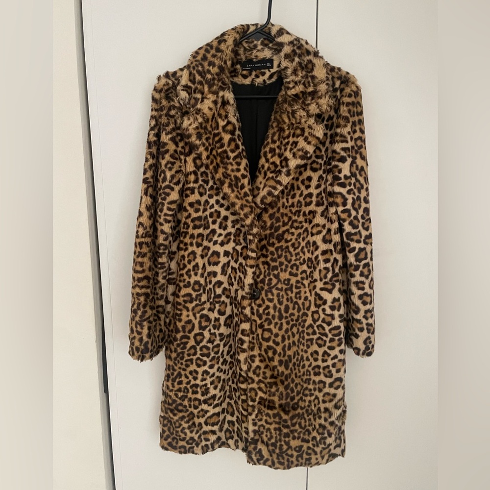 Zara Faux Fur Animal Print Coat (M) New w/out tags Season’s Must-have!